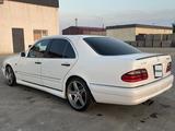 Mercedes-Benz E 320 1998 года за 2 950 000 тг. в Актау – фото 4