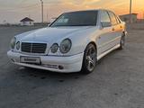 Mercedes-Benz E 320 1998 года за 2 950 000 тг. в Актау – фото 2