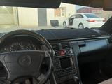 Mercedes-Benz E 320 1998 года за 2 950 000 тг. в Актау – фото 5