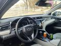 Toyota Camry 2018 года за 13 000 000 тг. в Алматы – фото 9