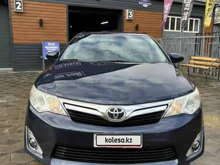 Toyota Camry 2014 года за 6 000 000 тг. в Атырау – фото 2