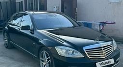 Mercedes-Benz S 500 2011 года за 10 000 000 тг. в Астана