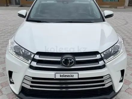 Toyota Highlander 2019 года за 16 500 000 тг. в Актау