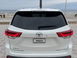 Toyota Highlander 2019 года за 17 000 000 тг. в Актау