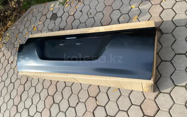 Крышка багажника нижняя TOYOTA LAND CRUISER 200 2016- за 315 000 тг. в Алматы