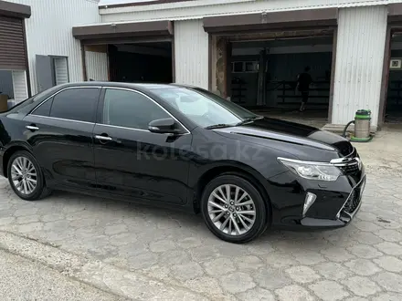 Toyota Camry 2017 года за 13 000 000 тг. в Актау – фото 2