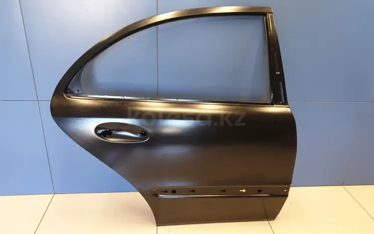 Дверь задняя правая Mercedes-Benz W211 A2117300205 за 17 250 тг. в Алматы