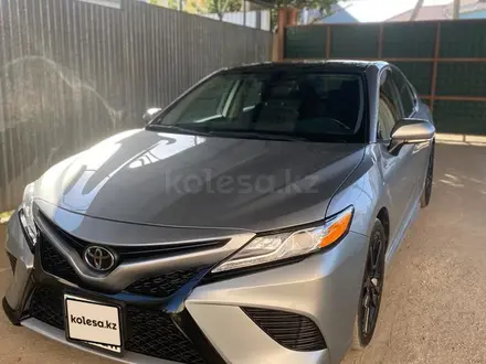 Toyota Camry 2020 года за 14 000 000 тг. в Алматы