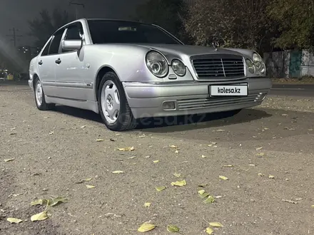 Mercedes-Benz E 320 1998 года за 4 000 000 тг. в Астана – фото 9