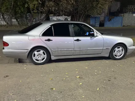 Mercedes-Benz E 320 1998 года за 4 000 000 тг. в Астана – фото 7