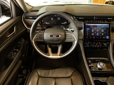 Jeep Grand Cherokee Limited 2023 года за 30 900 000 тг. в Алматы – фото 10
