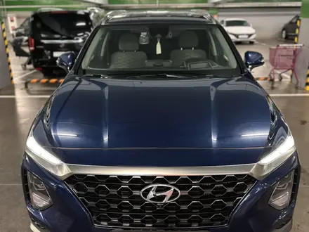 Hyundai Santa Fe 2019 года за 13 500 000 тг. в Астана