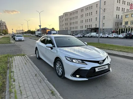 Toyota Camry 2021 года за 14 800 000 тг. в Астана – фото 4