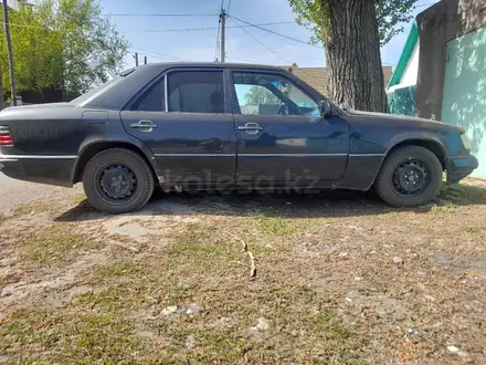 Mercedes-Benz E 260 1992 года за 1 500 000 тг. в Караганда – фото 2