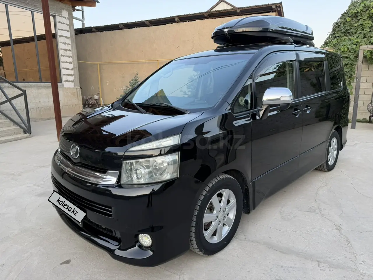 Toyota Voxy, 2008