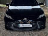 Toyota Camry 2018 года за 13 000 000 тг. в Шымкент