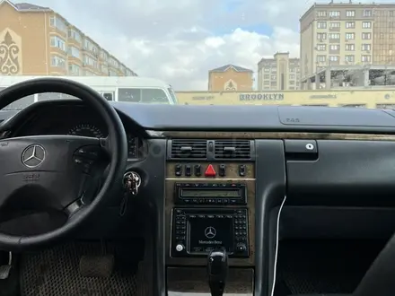 Mercedes-Benz E 320 2000 года за 3 200 000 тг. в Актау – фото 5