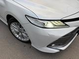 Toyota Camry 2020 года за 14 500 000 тг. в Алматы – фото 2