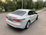 Toyota Camry 2020 года за 14 500 000 тг. в Алматы – фото 3