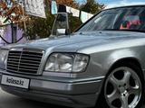 Mercedes-Benz E 200 1993 годаүшін2 600 000 тг. в Шымкент – фото 2