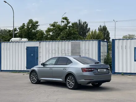 Skoda Superb 2019 года за 13 456 789 тг. в Алматы – фото 4