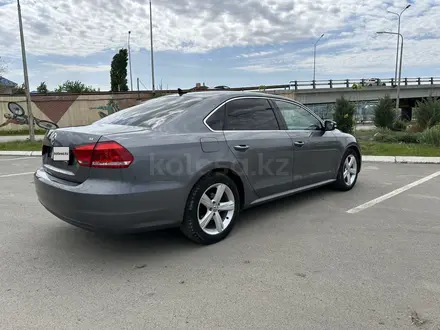 Volkswagen Passat 2013 года за 4 200 000 тг. в Атырау – фото 2