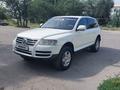 Volkswagen Touareg 2005 годаүшін5 000 000 тг. в Жаркент