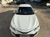 Toyota Camry 2023 года за 15 300 000 тг. в Костанай – фото 2