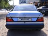 Mercedes-Benz E 230 1991 года за 1 800 000 тг. в Караганда – фото 5