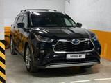 Toyota Highlander 2021 года за 25 000 000 тг. в Уральск