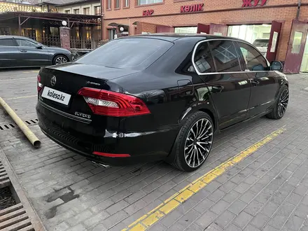 Skoda Superb 2014 года за 7 900 000 тг. в Алматы – фото 8