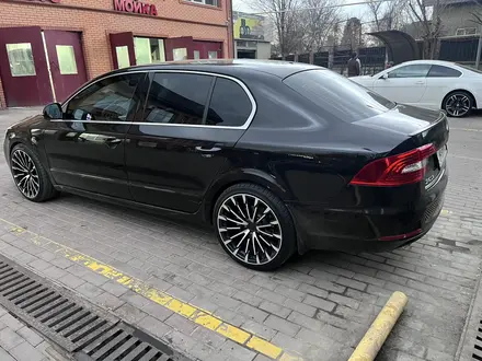 Skoda Superb 2014 года за 7 900 000 тг. в Алматы – фото 9