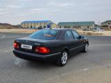 Mercedes-Benz E 320 1999 года за 4 500 000 тг. в Актау – фото 2