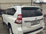 Toyota Land Cruiser Prado 2014 года за 16 990 000 тг. в Алматы – фото 2