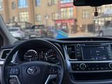 Toyota Highlander 2015 годаүшін12 600 000 тг. в Актау – фото 2