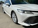 Toyota Camry 2018 годаүшін14 600 000 тг. в Семей – фото 2