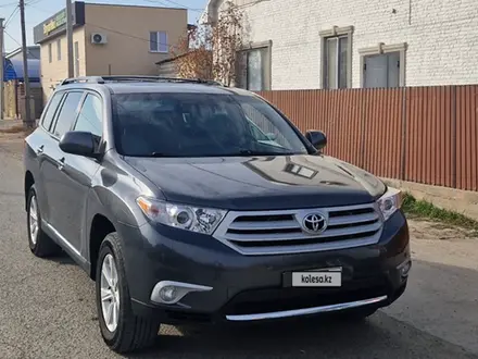 Toyota Highlander 2013 года за 9 500 000 тг. в Атырау – фото 2