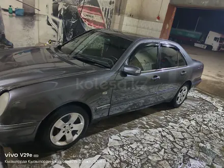 Mercedes-Benz E 200 1997 года за 2 300 000 тг. в Кызылорда – фото 4