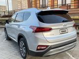 Hyundai Santa Fe 2018 года за 11 000 000 тг. в Актобе – фото 2
