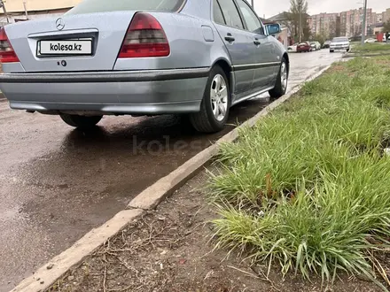 Mercedes-Benz C 200 1993 года за 2 000 000 тг. в Астана – фото 4