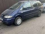 Volkswagen Sharan 2000 года за 1 500 000 тг. в Алматы – фото 2