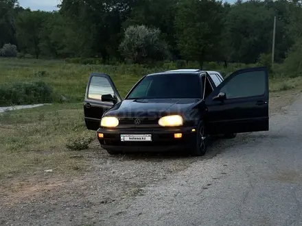Volkswagen Golf 1993 года за 900 000 тг. в Алматы – фото 2