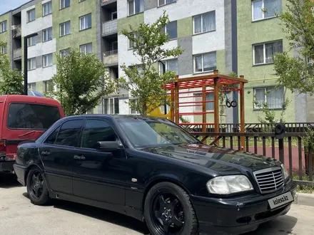 Mercedes-Benz C 240 1998 года за 2 300 000 тг. в Алматы – фото 2