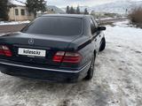 Mercedes-Benz E 200 2000 года за 3 600 000 тг. в Мерке – фото 2