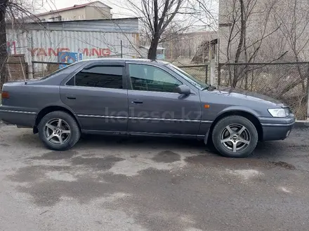 Toyota Camry 1997 года за 3 200 000 тг. в Талдыкорган – фото 2