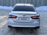 Toyota Camry 2018 года за 13 790 000 тг. в Костанай – фото 4