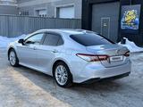 Toyota Camry 2018 года за 13 790 000 тг. в Костанай – фото 3