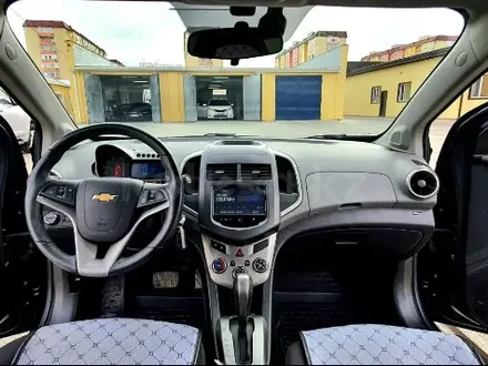 Chevrolet Aveo 2015 года за 4 500 000 тг. в Атырау – фото 11