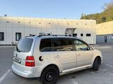 Volkswagen Touran 2008 года за 3 700 000 тг. в Алматы – фото 4