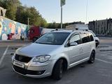Volkswagen Touran 2008 года за 3 700 000 тг. в Алматы – фото 2